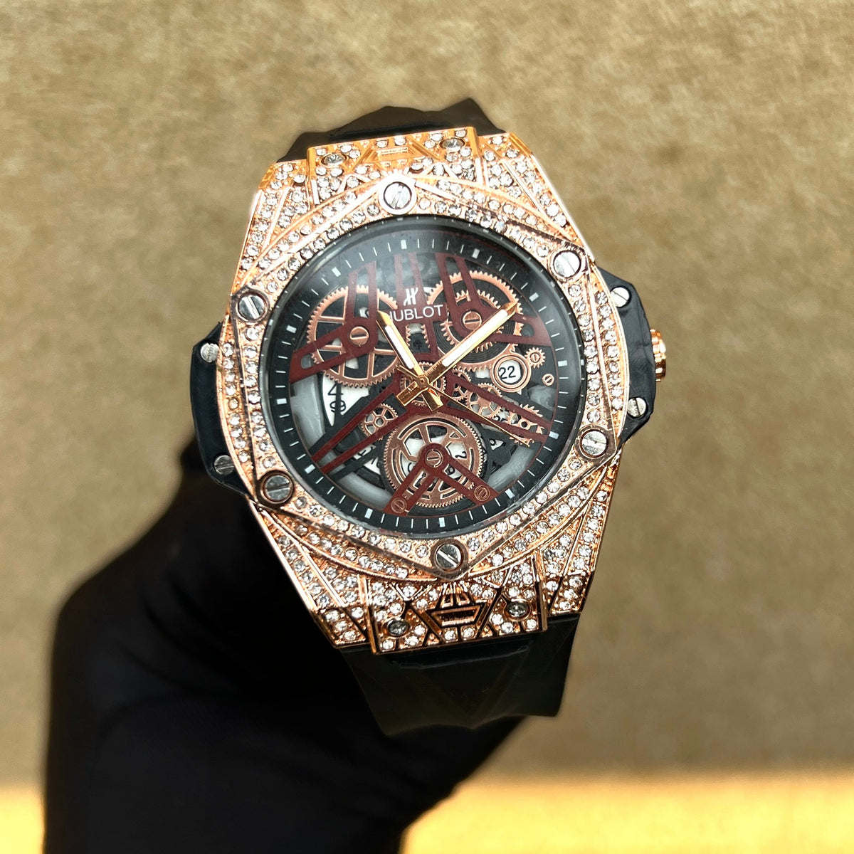 Hub iced watch